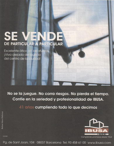 Anuncio de la inmobiliaria IBUSA en el que se ve un avión sobrevolando una vivienda